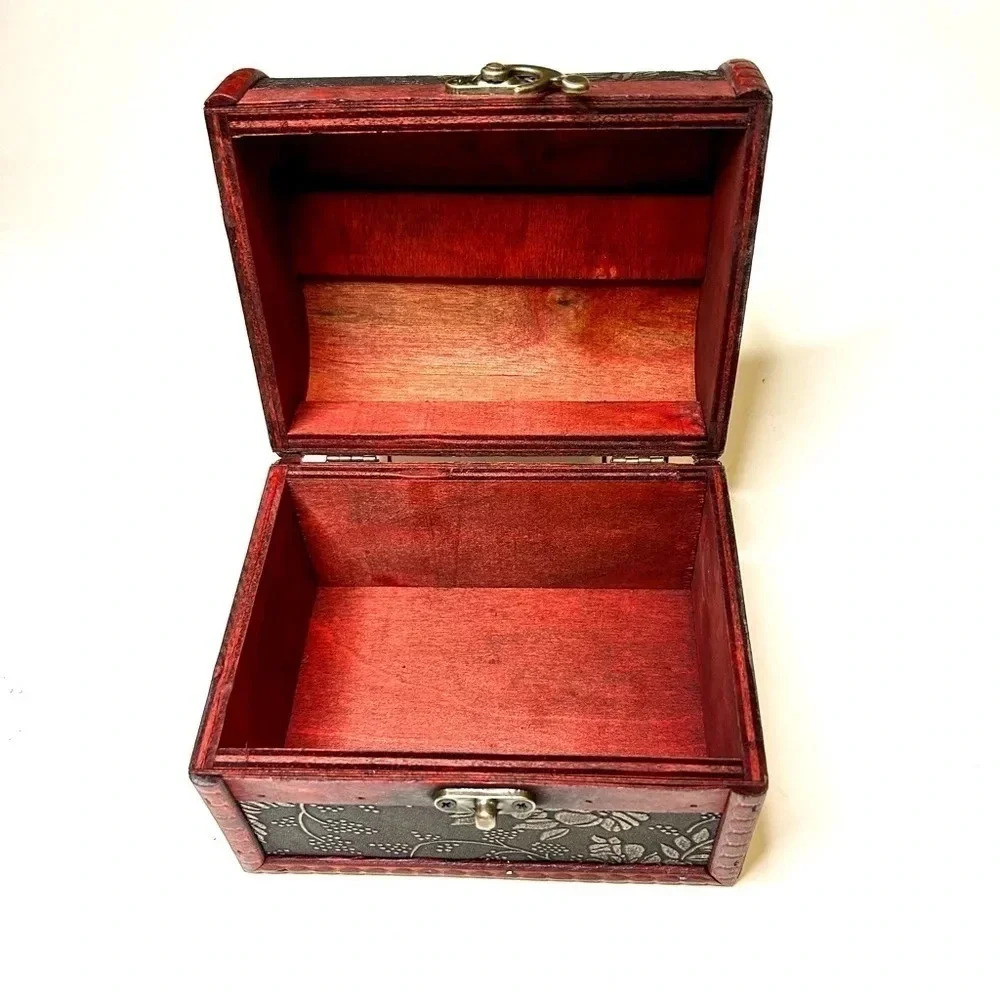 Vintage style Wood Treasure Chest. New‎ - Picture 5 of 9
